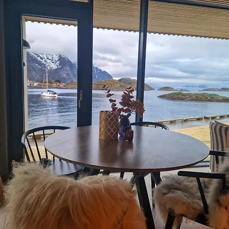 Apartment Seafront Henningsvaer
