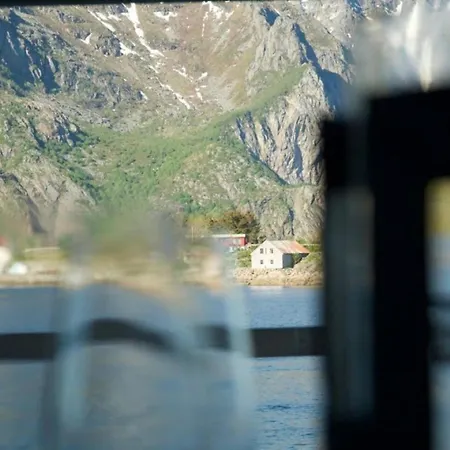 Apartment Seafront Henningsvaer