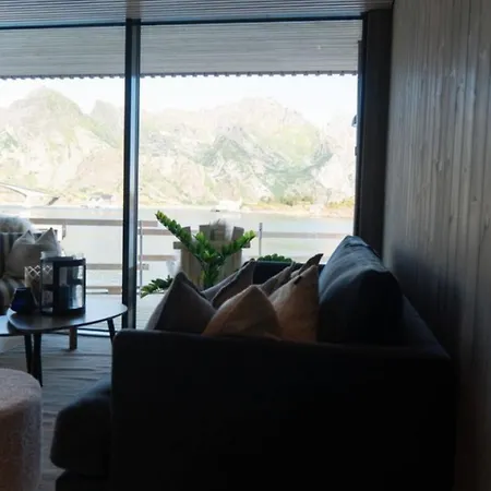 Modern Waterfront Stay In Henningsvaer, Lofoten Appartement Henningsvær