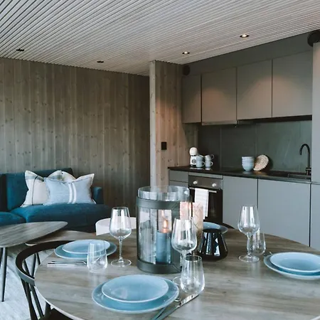 Modern Waterfront Stay In Henningsvaer, Lofoten Appartement *