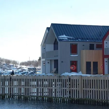 Modern Waterfront Stay In Henningsvaer, Lofoten