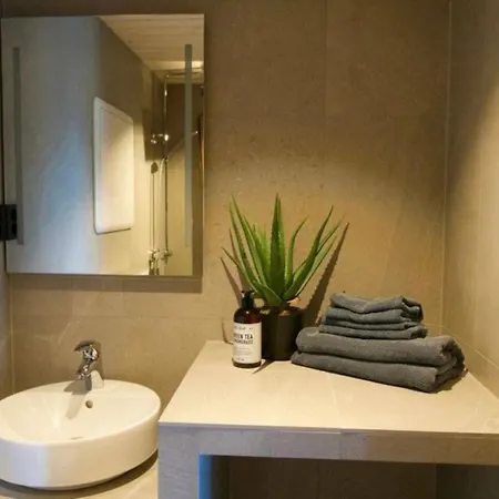 Modern Waterfront Stay In Henningsvaer, Lofoten *