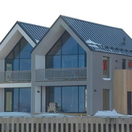Modern Waterfront Stay In Henningsvaer, Lofoten Henningsvær