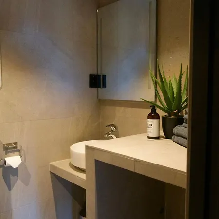 Modern Waterfront Stay In Henningsvaer, Lofoten Appartement *